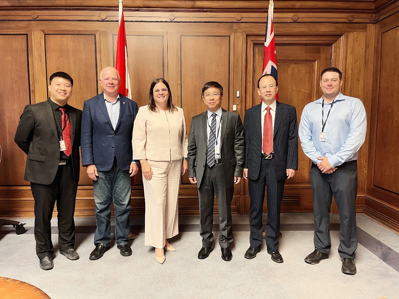 大满贯PG资源集团董事长王平卫拜会加拿大曼尼托巴省省长